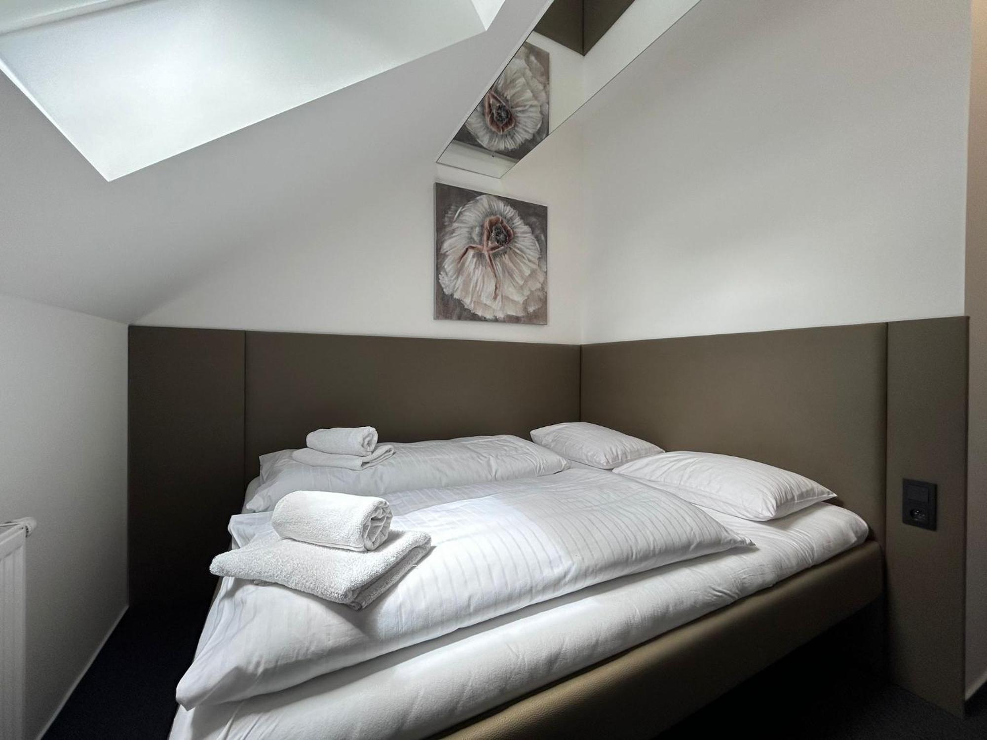Golden Golem Hotel & Spa Prag Dış mekan fotoğraf
