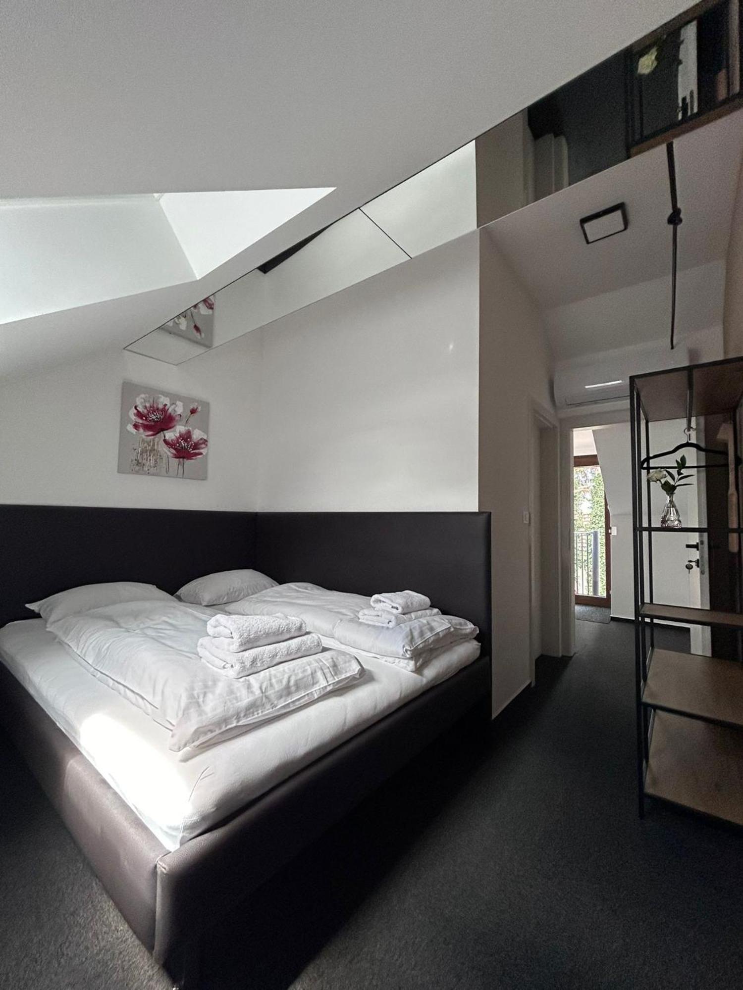 Golden Golem Hotel & Spa Prag Dış mekan fotoğraf