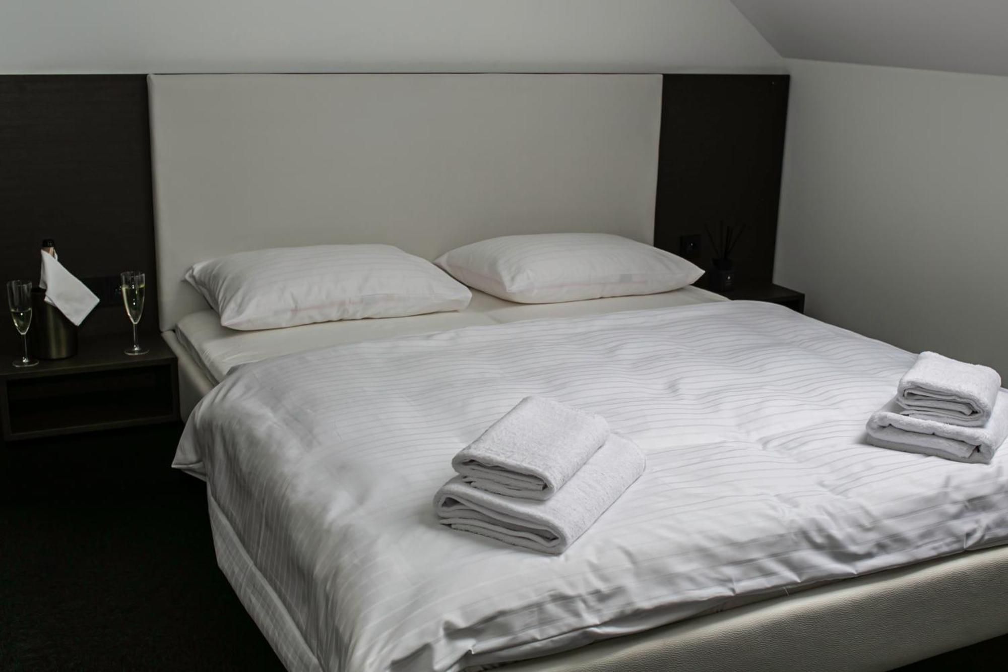 Golden Golem Hotel & Spa Prag Dış mekan fotoğraf