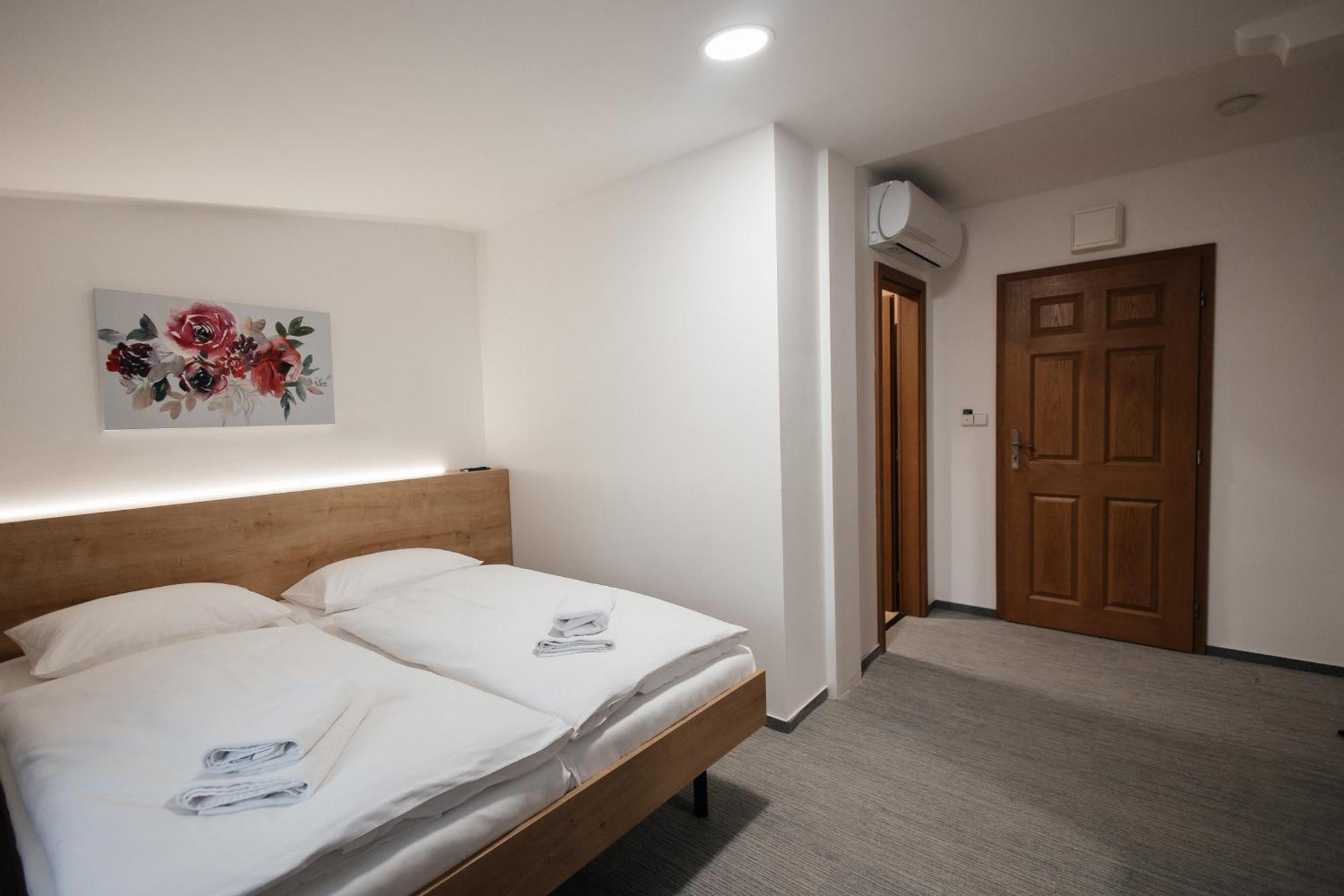 Golden Golem Hotel & Spa Prag Dış mekan fotoğraf